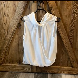 Molly Bracket Twist top